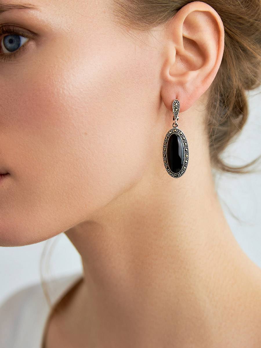 Share 153+ black long earrings online latest