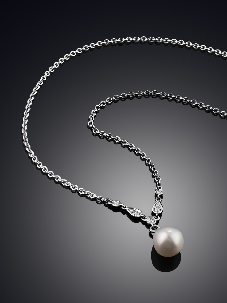 Classy Pearl Necklace With Crystals, image , picture 2