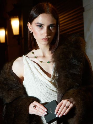 Feminine Chain Necklace With Amber Balls, image , picture 3
