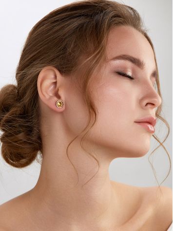 Miniature gold-plated daisy stud earrings with lemon amber, image , picture 3